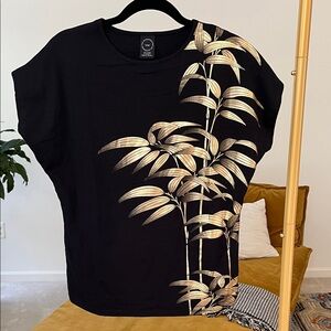 The Metropolitan Museum of art T-shirt, size large